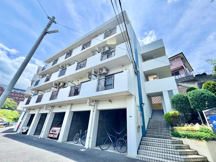 クロ－バ－藤原の物件外観写真