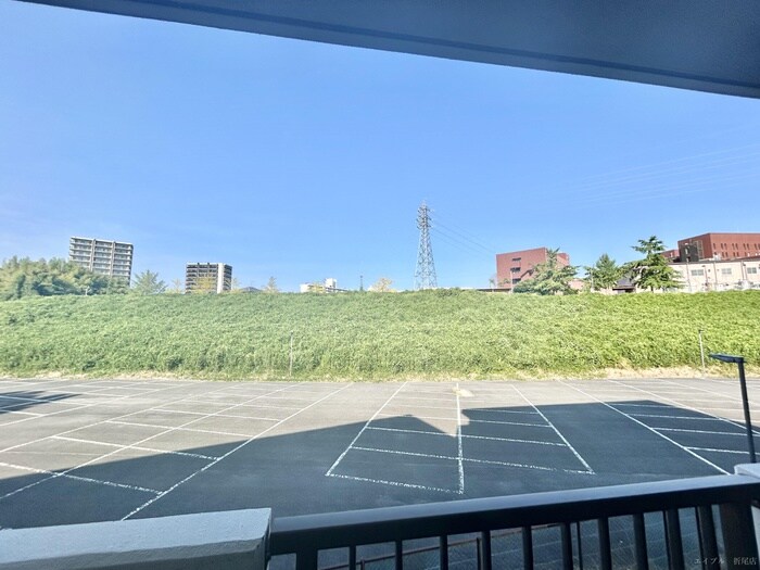 物件内観写真16　(室内からの展望)