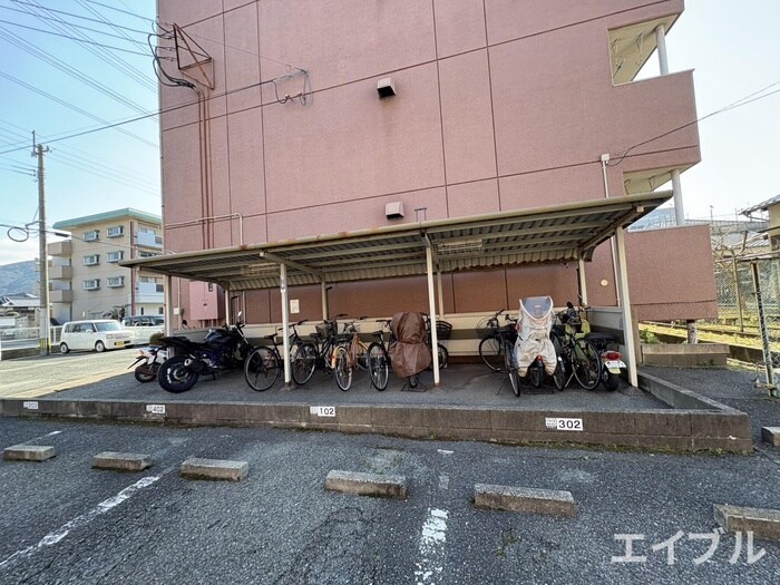 物件外観写真4　(駐輪場)