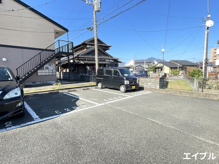 物件外観写真3　(駐車場)