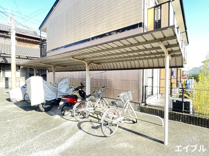 物件外観写真4　(駐輪場)