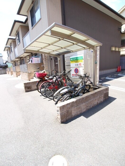 物件外観写真4　(駐輪場)