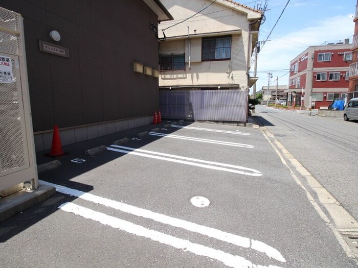 物件外観写真5　(駐車場)