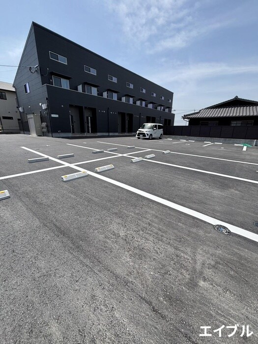 物件外観写真2　(駐車場)