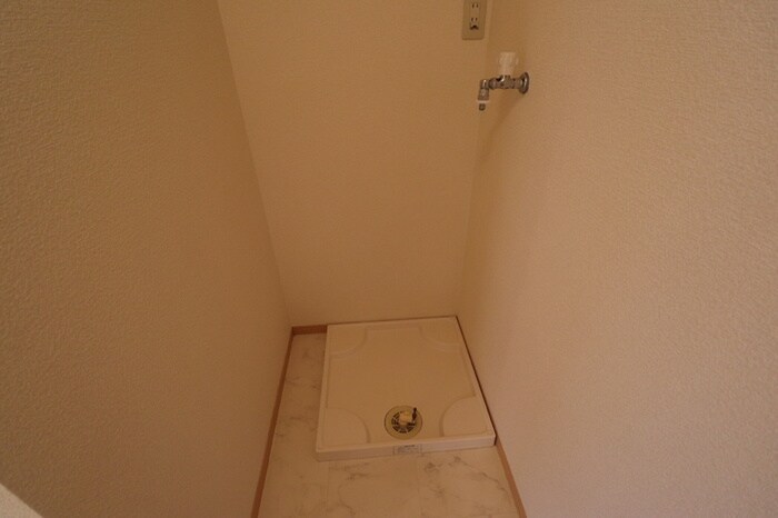 物件内観写真15　(洗濯機置場)