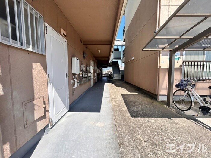 物件外観写真3　(エントランス部分)