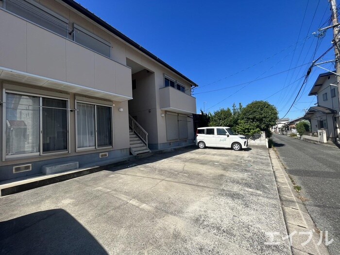 物件外観写真4　(駐車場)