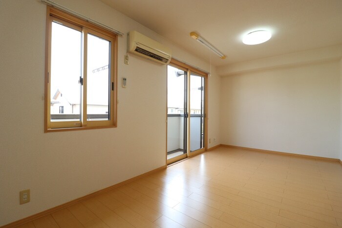 物件内観写真3　(居室)