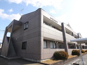 セレブリティー外観写真