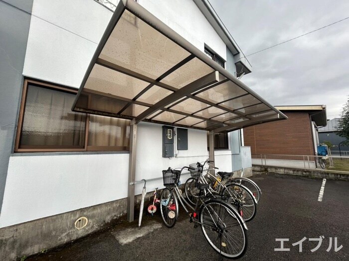 物件外観写真4　(駐輪場)