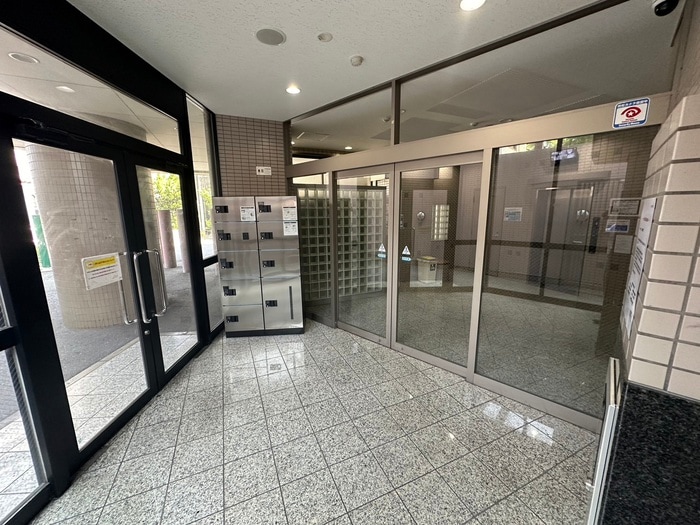 物件外観写真3　(エントランス部分)