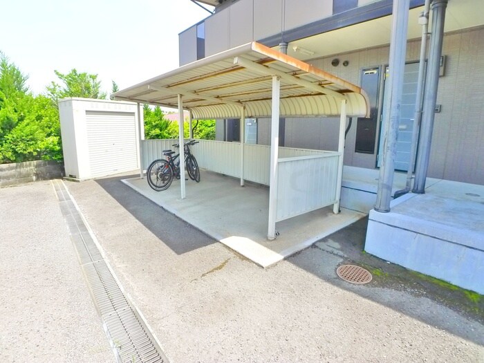 物件外観写真4　(駐輪場)