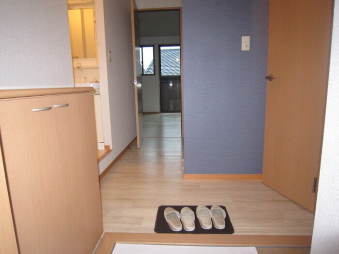 物件内観写真13　(玄関)