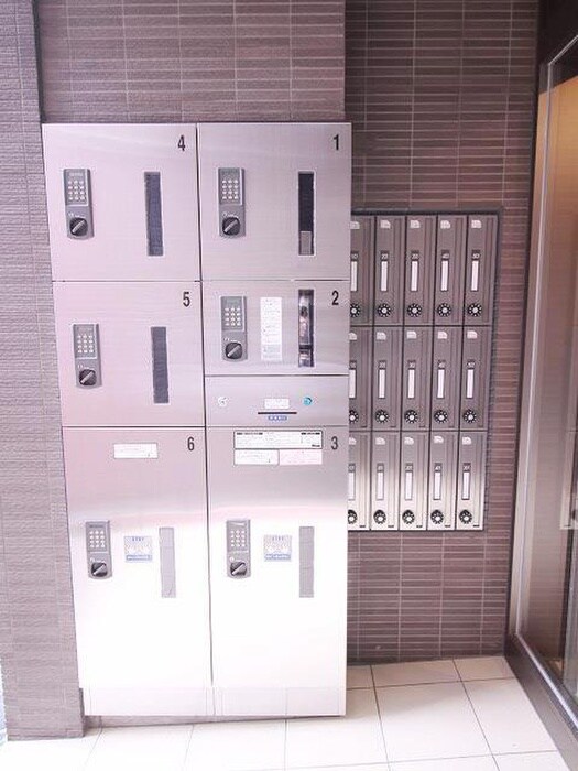 物件外観写真4　(エントランス部分)