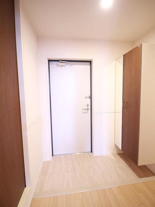 物件内観写真11　(玄関)