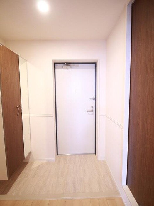 物件内観写真11　(玄関)