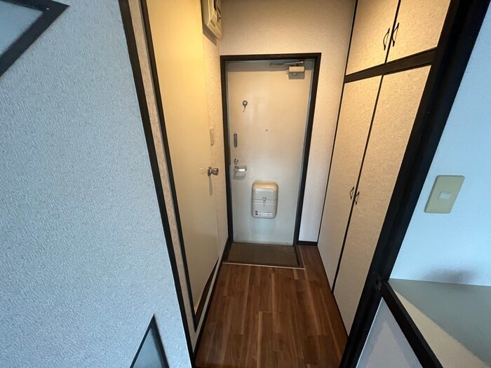 物件内観写真8　(玄関)