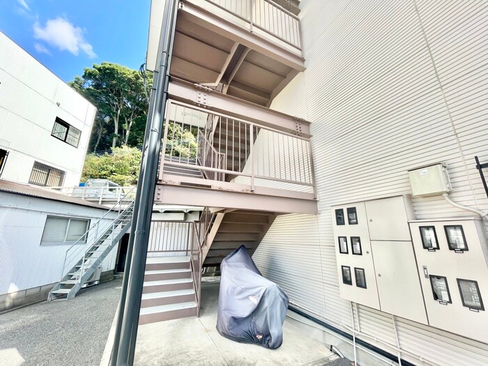 物件外観写真3　(エントランス部分)