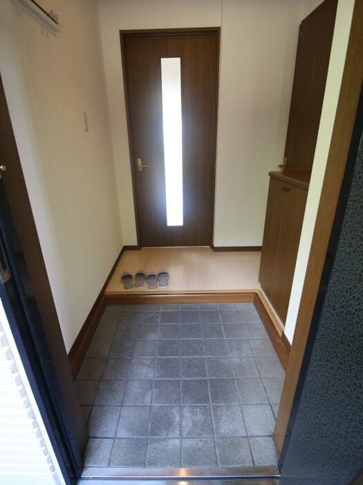 物件内観写真18　(玄関)