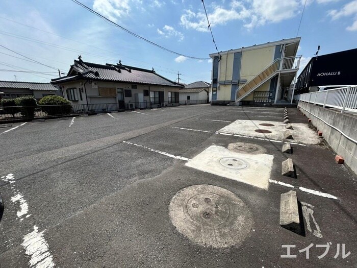 物件外観写真3　(駐車場)