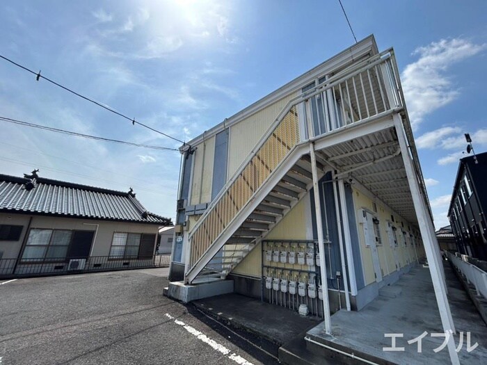 物件外観写真4　(エントランス部分)