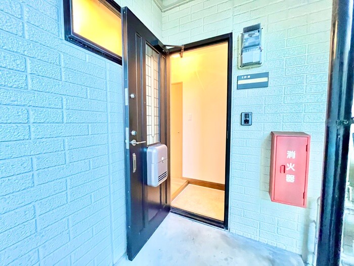 物件内観写真10　(玄関)