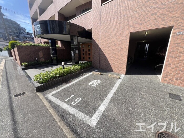 物件外観写真3　(駐車場)