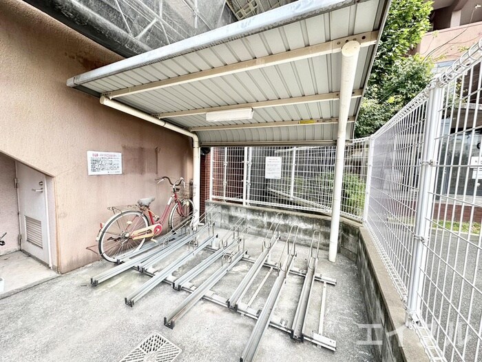 物件外観写真3　(駐輪場)