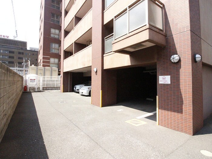 物件外観写真5　(駐車場)