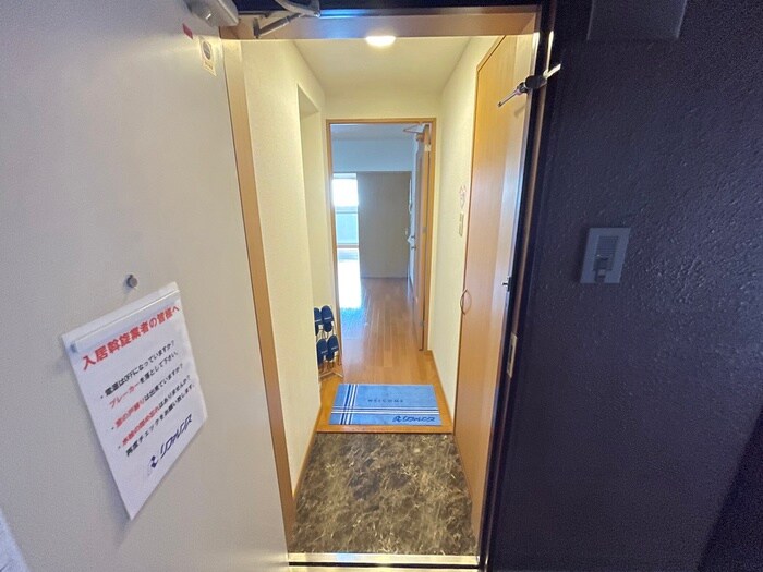 物件内観写真9　(玄関)