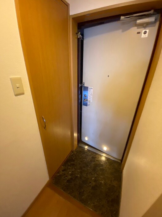 物件内観写真10　(玄関)