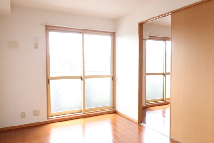 物件内観写真3　(居室)