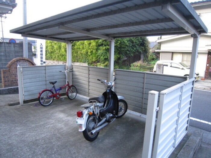 物件外観写真3　(駐輪場)