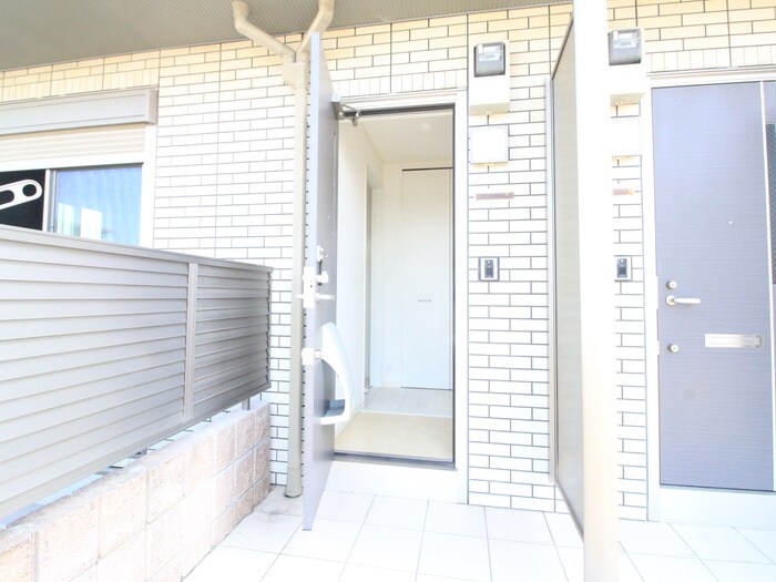 物件内観写真10　(玄関)