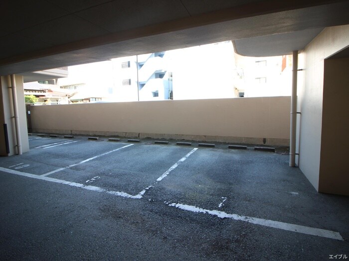 物件外観写真5　(駐車場)