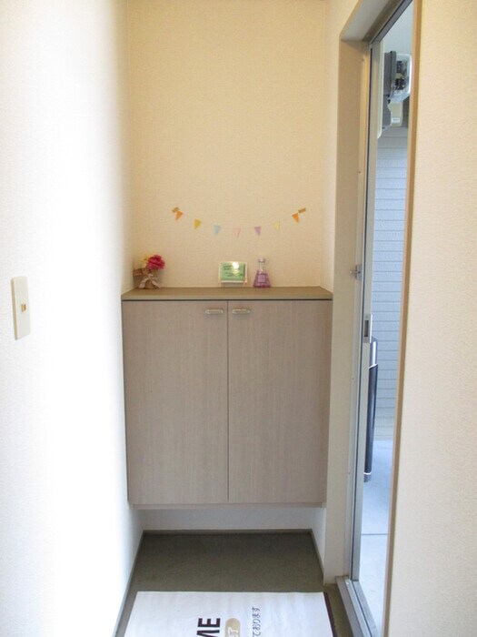 物件内観写真10　(玄関)