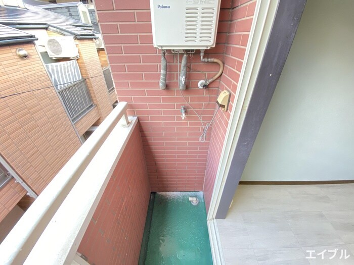 物件内観写真14　(洗濯機置場)