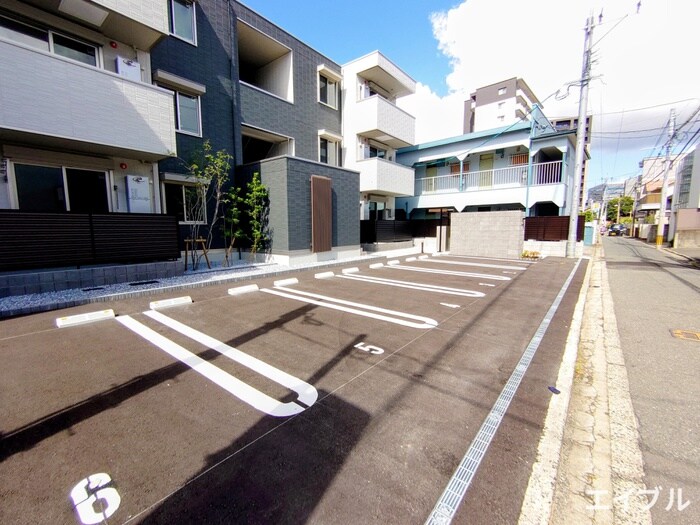 物件外観写真4　(駐車場)