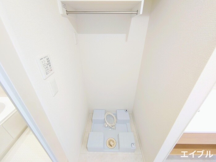 物件内観写真11　(洗濯機置場)