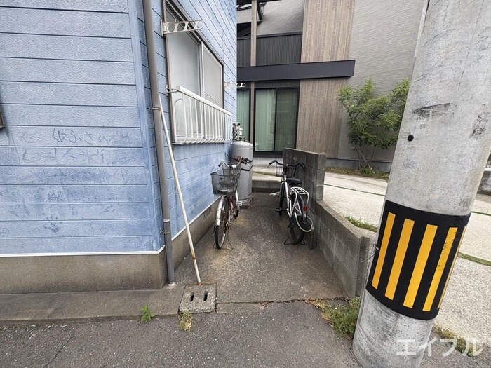 物件外観写真6　(駐輪場)