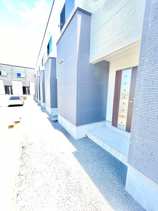 物件外観写真3　(エントランス部分)