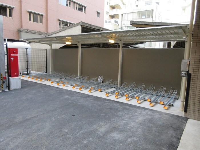 物件外観写真4　(駐輪場)