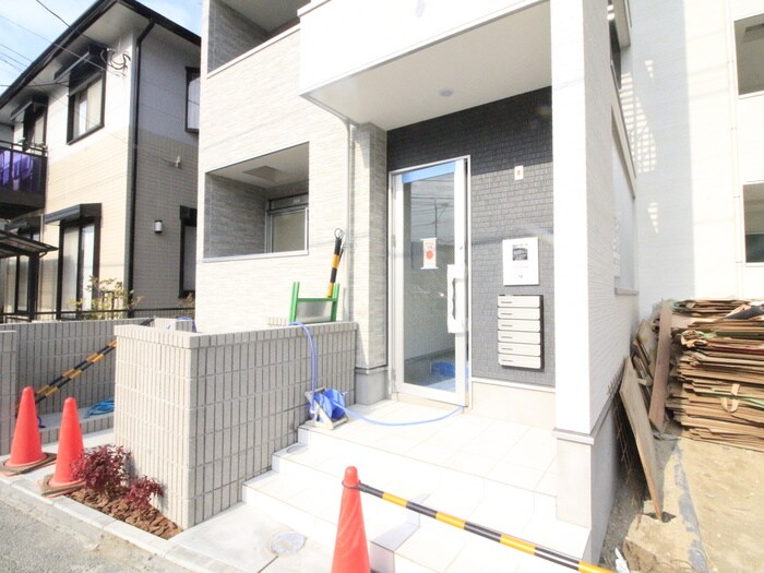 物件外観写真4　(エントランス部分)