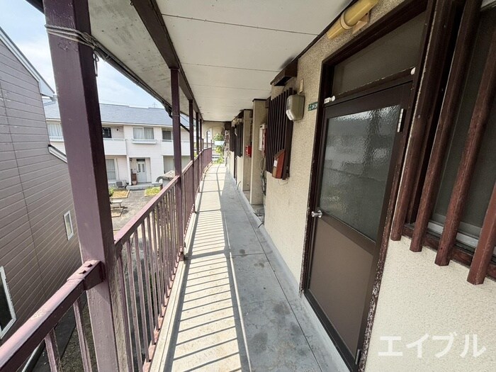 物件外観写真3　(エントランス部分)