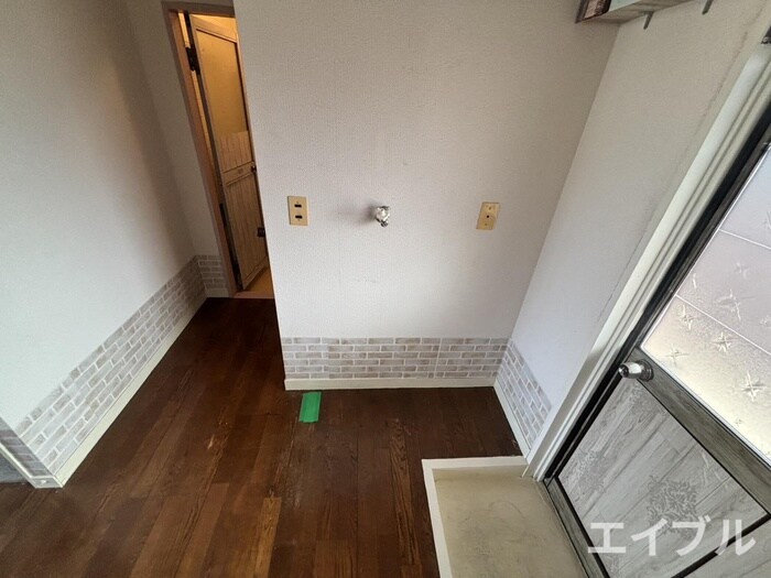 物件内観写真14　(洗濯機置場)