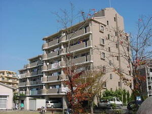 シューレス春日外観写真