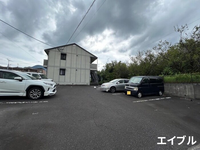 物件外観写真3　(駐車場)