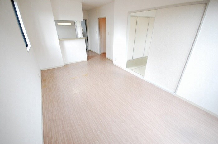 物件内観写真2　(居室)