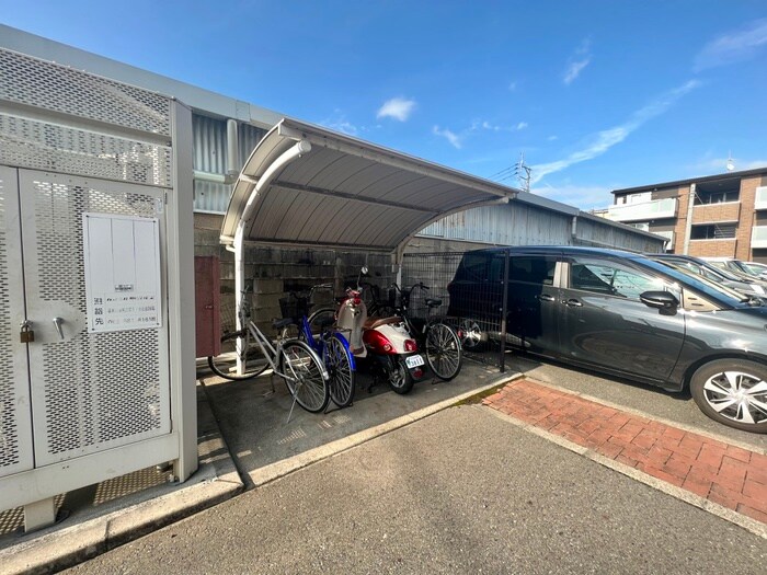 物件外観写真2　(駐車場)