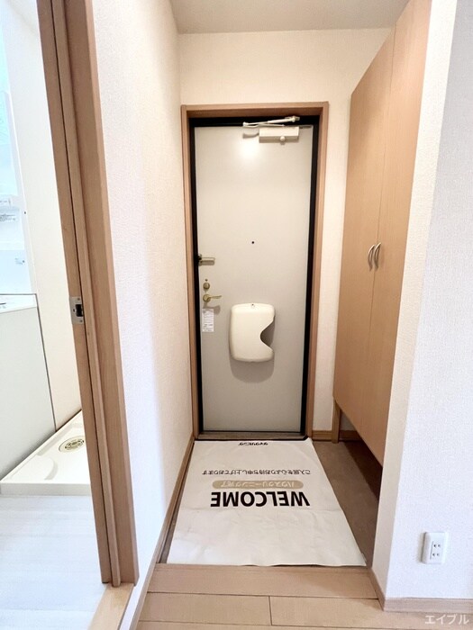 物件内観写真11　(玄関)